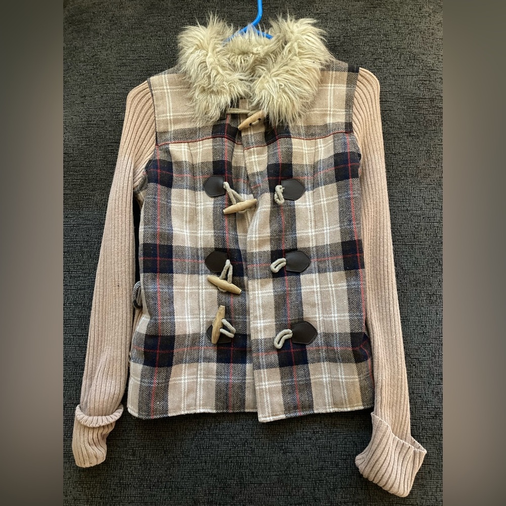 Brand is glimmer, size medium womens sweater.